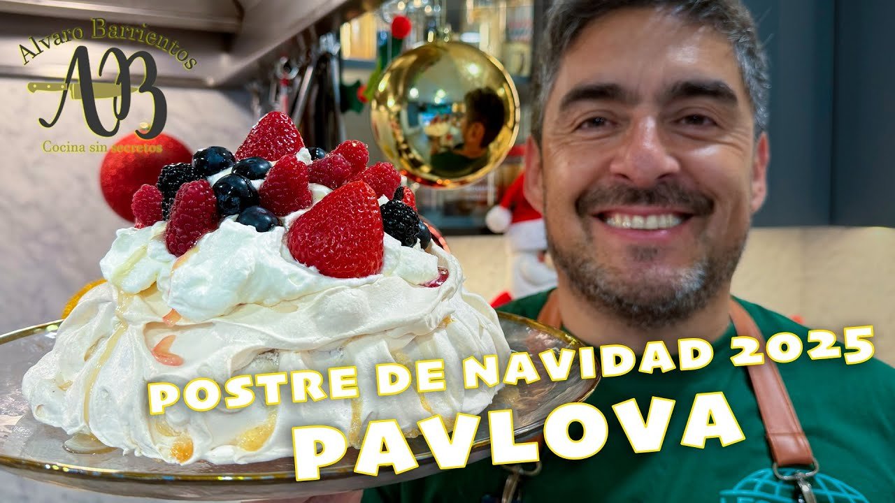 Pavlova Navideña con Frutas Frescas